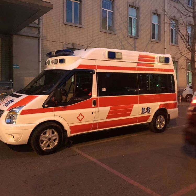马关夜间租赁救护车护送病人转院：安全转运的 8 大核心注意事项